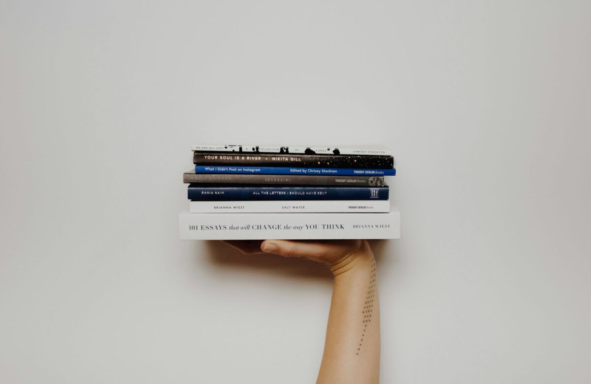 Mengapa Membaca Buku Non Fiksi Bisa Membuka Wawasanmu?